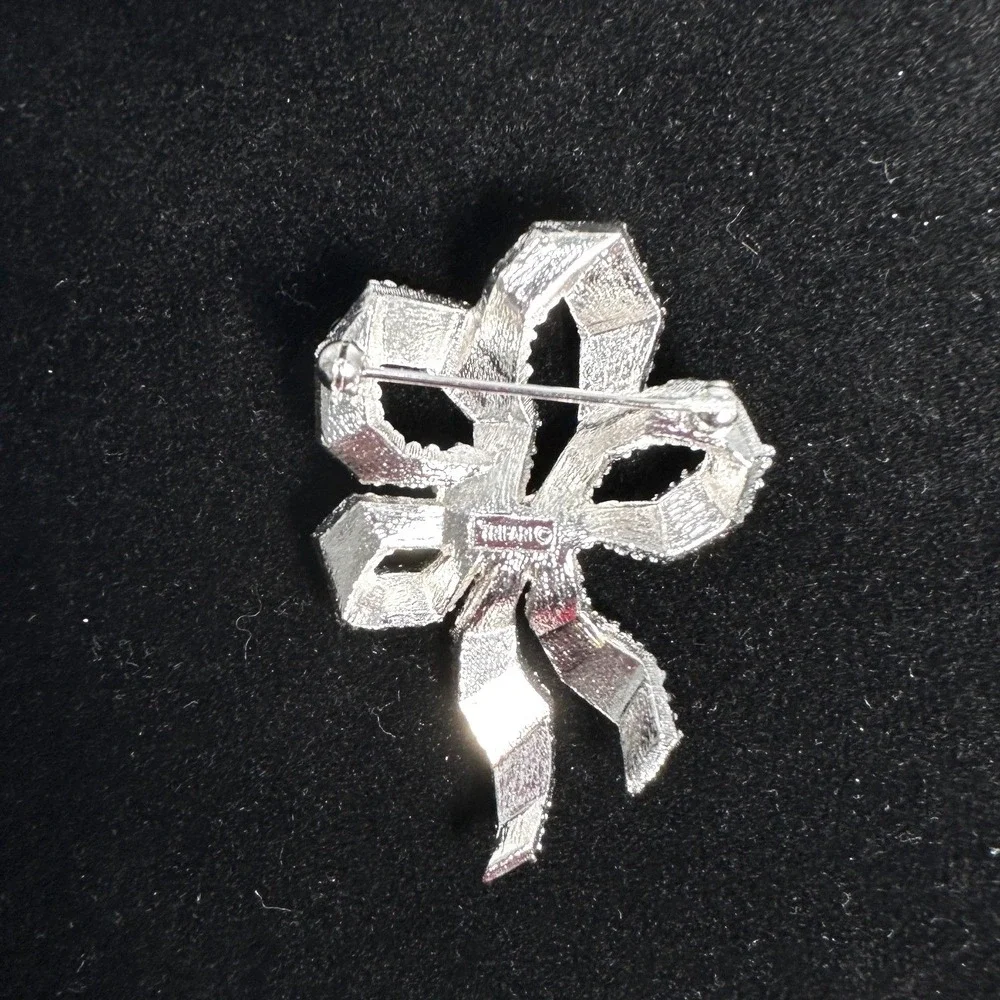 Vintage Signed Trifari‎ Textured Ribbon Bow Brooch Pin Siver Tone